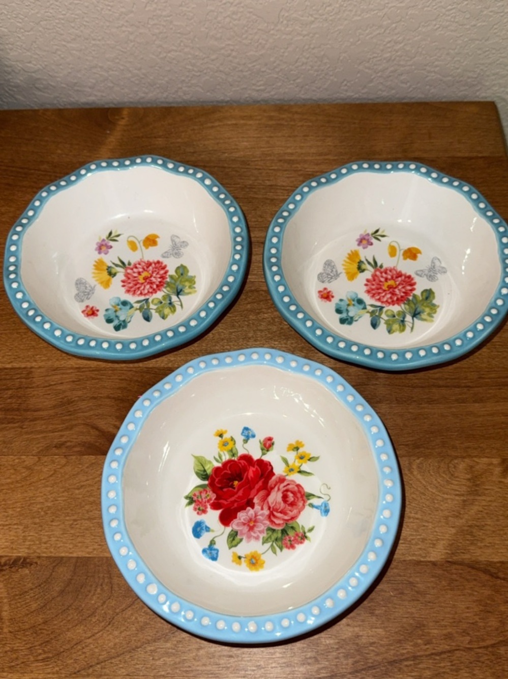 Set Of 3 The Pioneer Woman Sweet Rose Floral Mini Pie 4.75"
CERP2-475